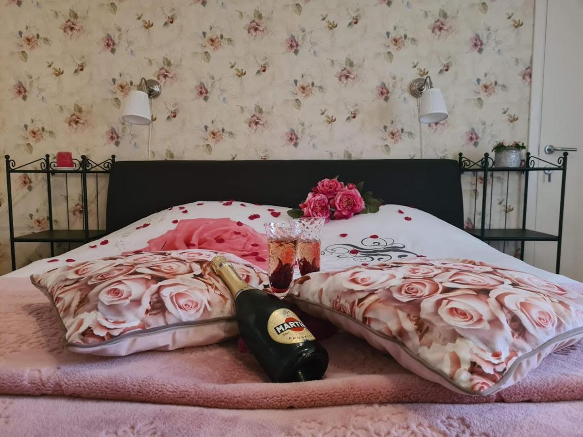 La Rose Bed and Breakfast NeerNeerpelt Eksteriør billede